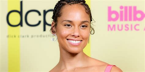 alicia keys sexy|Alicia Keys Posted Herself Dancing on the Beach in a Bikini and。